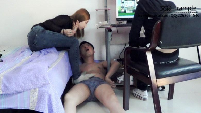 黑冰丹妮踩奴玩电脑