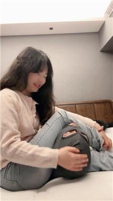 【猴歌】腿绞牛仔裤坐脸/白袜脚踩 bf50401