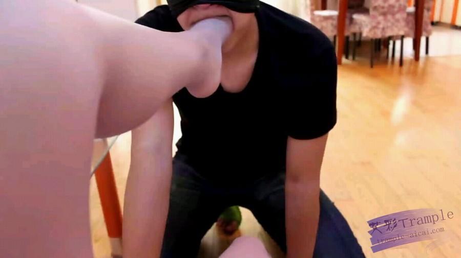 北京玉蝴蝶最新调教男M.恋足+耳光