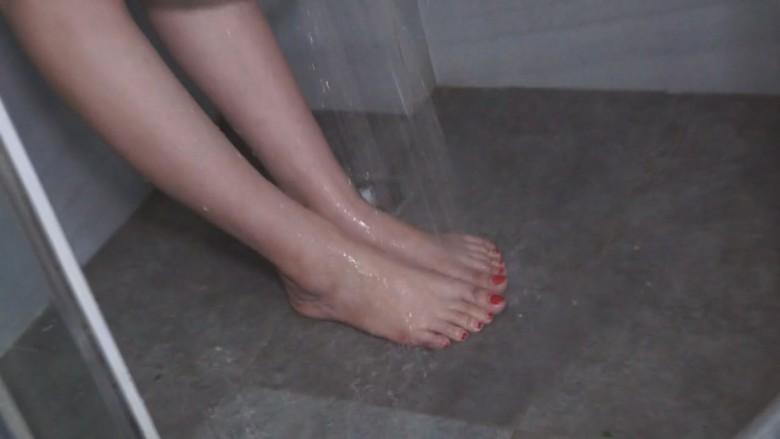 琪琪浴室间淋浴调教