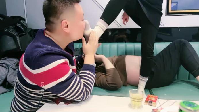 【梓S】KTV-群调S玩虐老板/骑脖/踩踏【完整版】