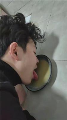 【阿漾】沉浸式闻舔超臭白棉袜 JS250111-42