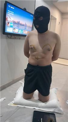 【白兔】舔素人小姐姐的脏鞋 JS250111-12