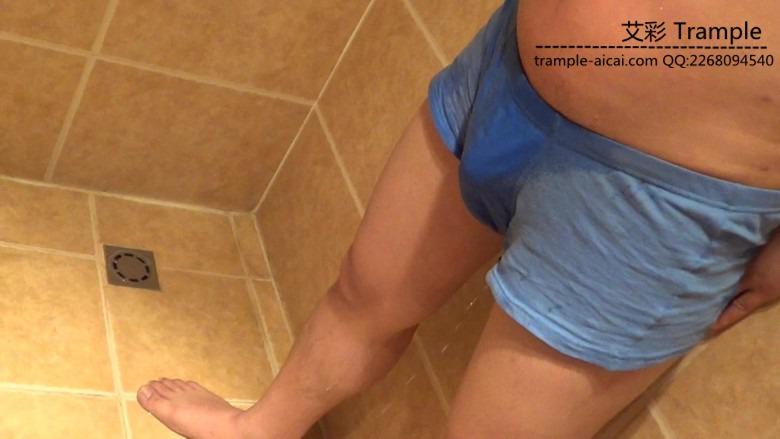 黑冰厕所虐奴到尿失禁