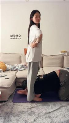 【埋汰】美足踩虐废物家奴 JS250217-8