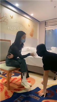 【小雅老师】全体重踩踏/圣水泡面/加料面包喂食