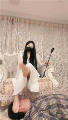 【桃幼幼】白富美公主-高跟美腿踩虐/插嘴