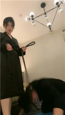 【丹丹】清理多双脏鞋底/脚下喂食 JS250301-36