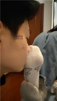 【阿漾】沉浸式闻舔超臭白棉袜 JS250111-42