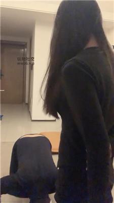 【泡泡】骑着狗脖陪主人直播 JS250111-38