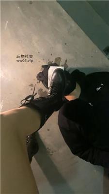 【冰卿】户外楼道长靴踩踏喂食 bf49335