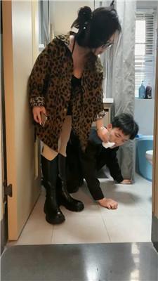 【薇薇】家奴阳台下跪伺候 JS250320-8