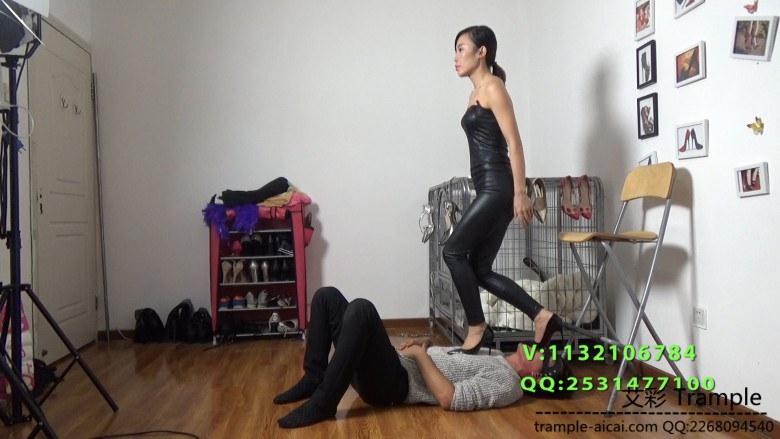 皮衣戏谑小贱狗