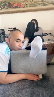 【斯羽情侣主】白袜脚踩绿帽家奴 JS250322-10