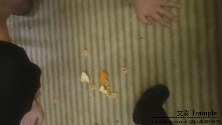 洗浴店黑丝女技师的暴力调教