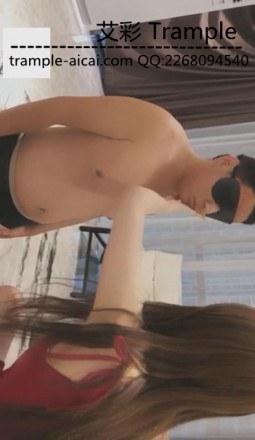 vivi肉丝高跟踩踏脚奴