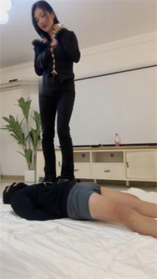 【万万】反绑抽耳光/高跟踩踏/骑马 bf51112