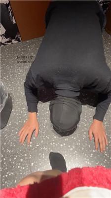 【白兔】赏赐圣水-磕头舔脏鞋黑棉袜 JS250305-20