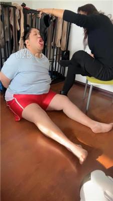 【冰色】家奴清理脏鞋底