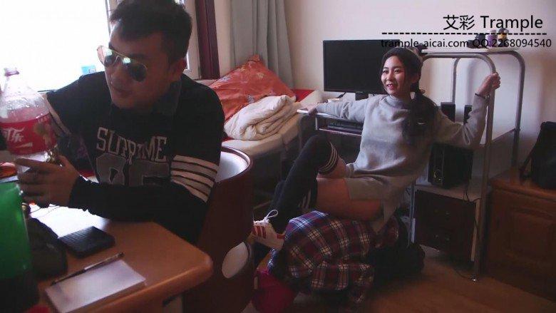 艾丝女王—边玩英雄联盟边调教贱狗