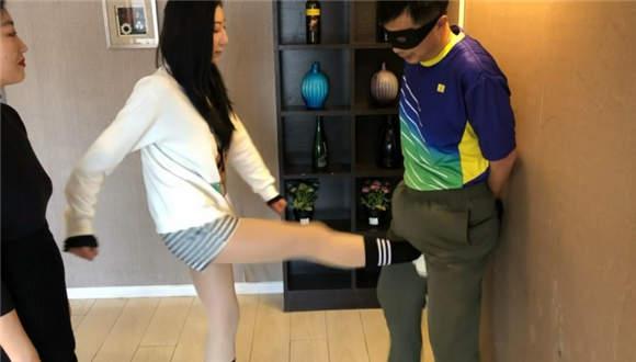 舞团少女的特殊玩具