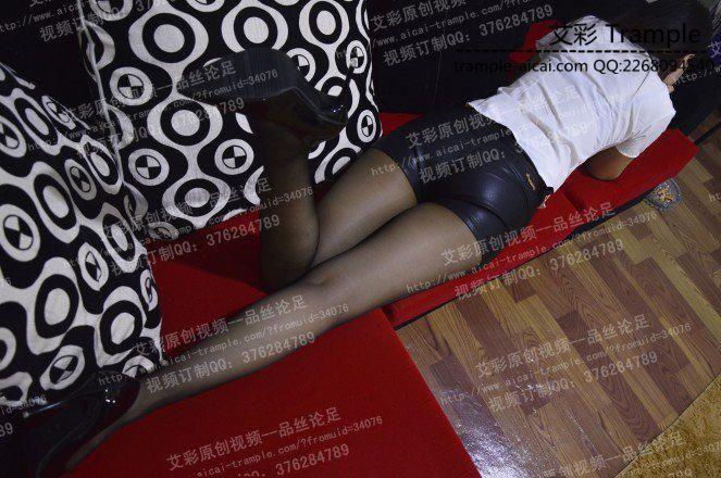 辛迪女王初调脚奴 辛迪女王初调脚奴