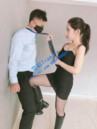 女职员怒惩变态上司