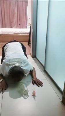 【芝芝女王】舔圣水/爱舔脚的老狗 JS250427-6