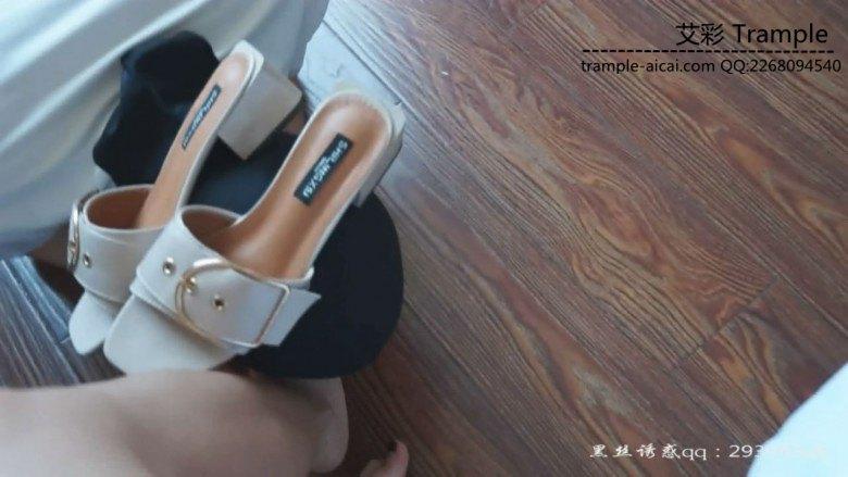 大二女生佳佳对狗奴的语言羞辱调教