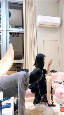 【黛樱】圣水盛宴-铆钉高跟镜前羞辱 bf51461