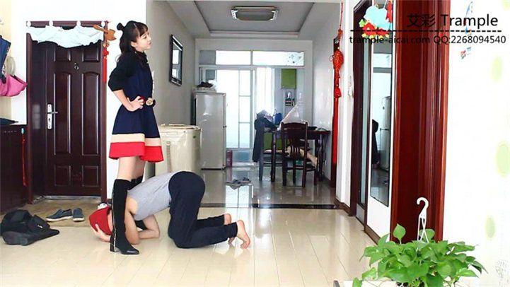 00后天使女主双长靴虐待家奴！