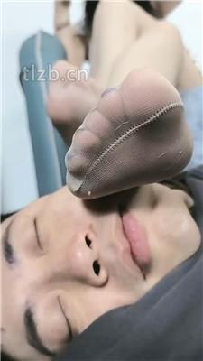 【稚主】骑马/肉丝脚踩踏/碾压狗头/人肉脚垫