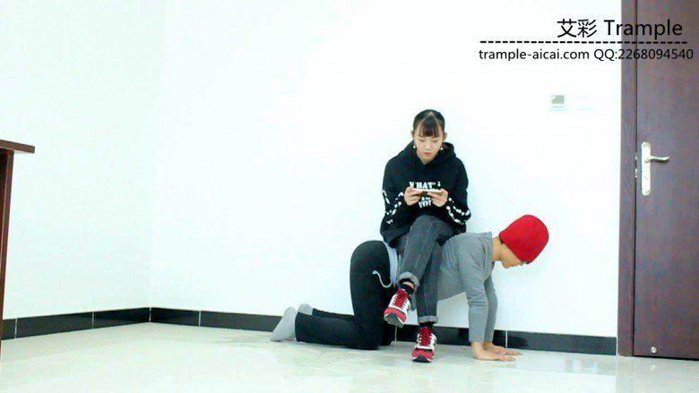 00后天使女主调教贱狗磕头跪拜！