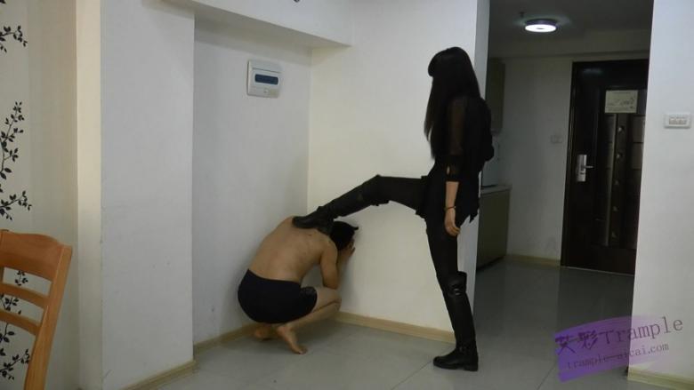 phoenix 皮靴踩出血