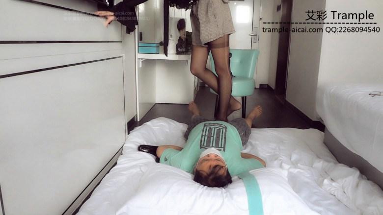 【QD】丝媛黑丝黑高跟踩踏