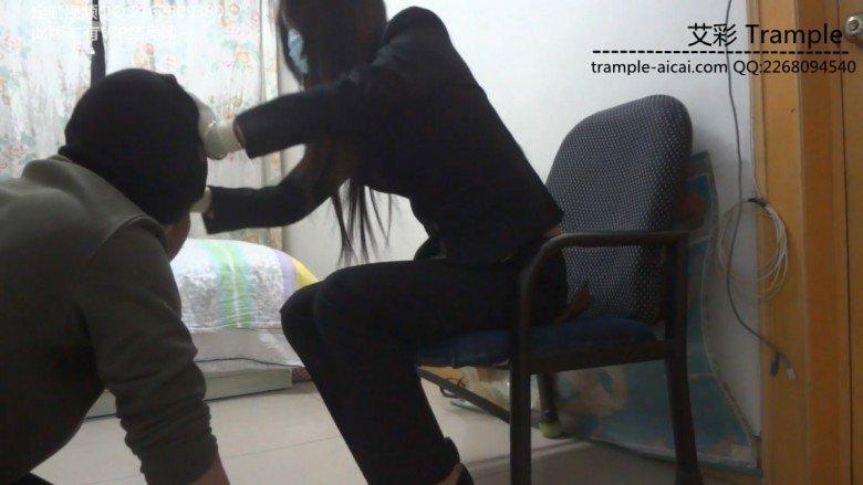 小主人OL职业装怒惩偷袜贼