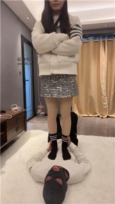 【伊未】素人S-黑棉袜脚蹂躏踩 bf50162