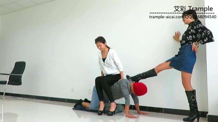 瑶主与闺蜜高跟鞋靴骑乘踩头羞辱贱狗！