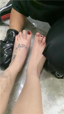 【小软】高跟黑丝插嘴深喉