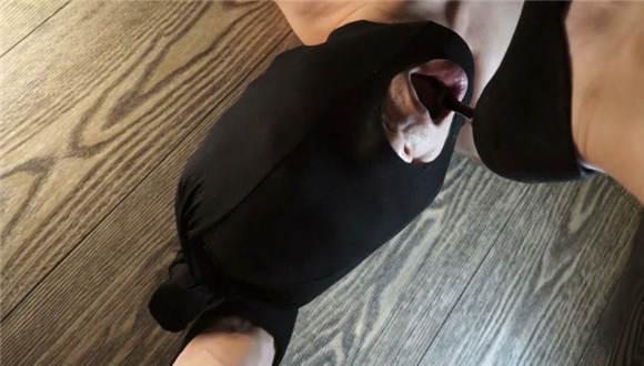 素女雯雯高跟裸足脚深喉特写