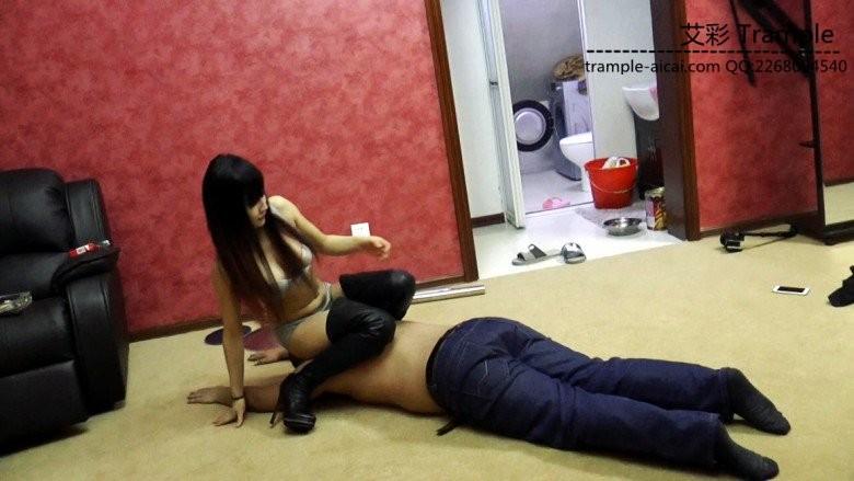 黑冰比基尼皮靴骑马 第一人称闻裆坐脸