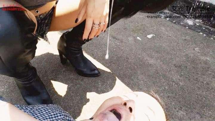 湘香女王长靴户外圣水淋浴贱狗