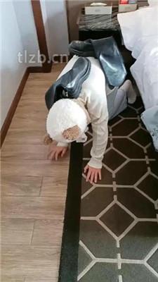 【爱可呀】双S-伺候超模学姐-胯下羞辱/舔脚清理鞋底