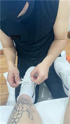 【小凤梨】纹身小妹的脚下骚奴 JS250317-39