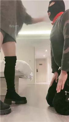 【颜值S】给狗子立规矩–耳光/鞭打/踢踹口水