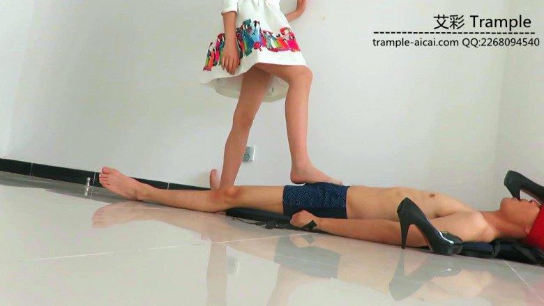 嘴叼00后天使女主高跟不许掉！