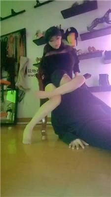 【魔鬼天使】肉丝脚狂舔/坐脸腿绞窒息 bf49682