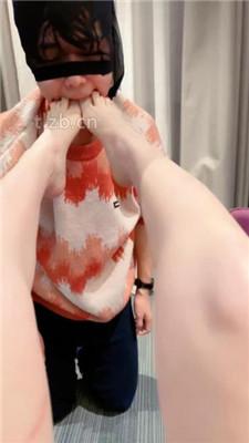 【思诺】臭脚丫捂脸/居高临下让狗舔脚