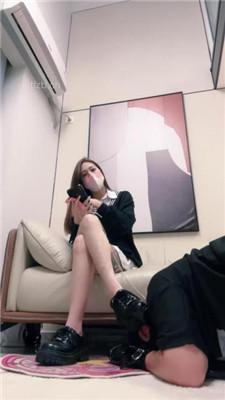 【小软】疯狂羞辱父母-圣水+袜子