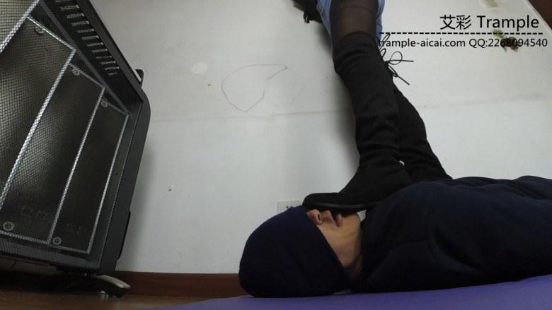 过膝长靴黑丝踩踏